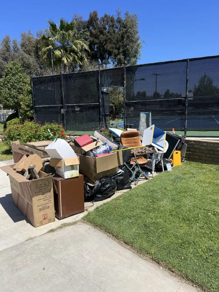 Junk removal service in Temecula, Murrieta & Menifee - household junk, yard waste, and debris hauling